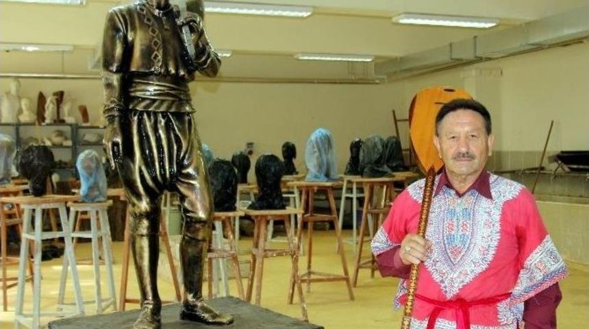 Halk Ozanının Heykeli Yapıldı