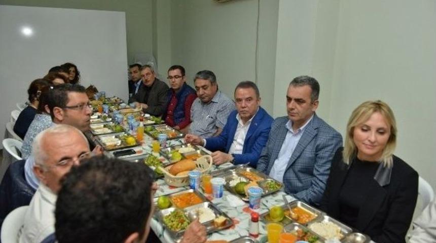 Başkan Böcek, Alevilerle İle İftar Yemeğinde