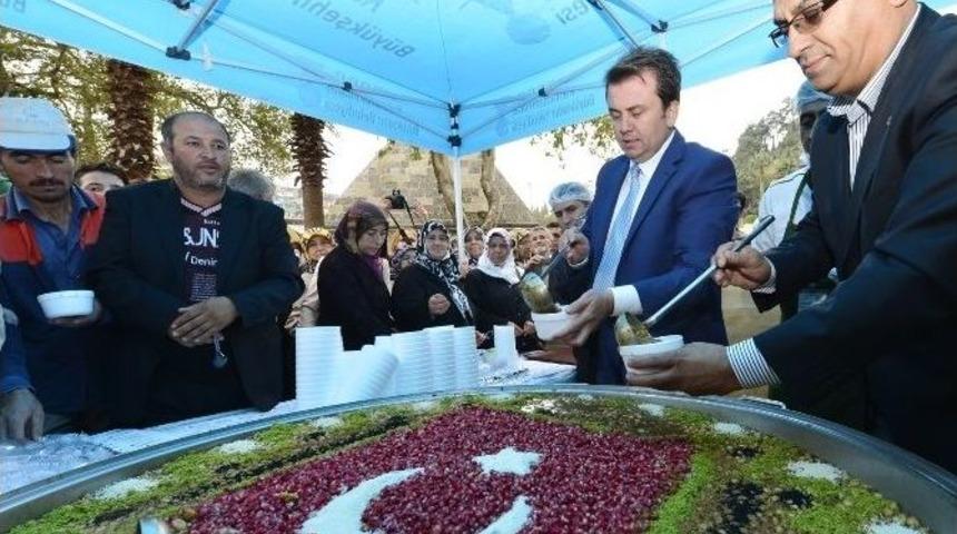 Kahramanmaraş&rsquo;ta 5 Bin Kişiye Aşure İkram Edildi