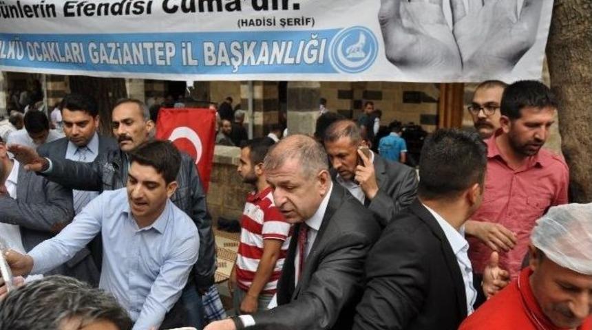 Gaziantep &Uuml;lk&uuml; Ocakları Aşure Dağıttı