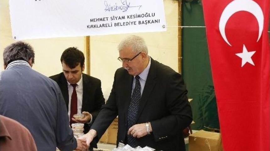 Kıklareli Belediyesi Bin 500 Kişiye Aşure Dağıttı