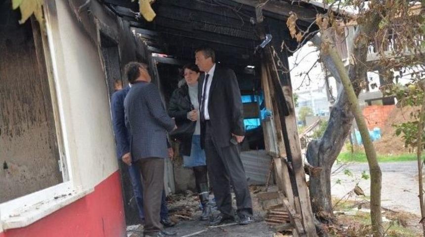 Karadeniz Mahallesinde Evi Yanan Aileye Yardım Edilecek