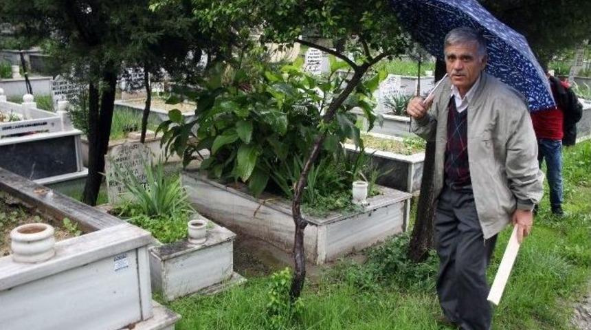 (&ouml;zel Haber) Mezarlıkta 10 G&uuml;nl&uuml;k Bebek Bulundu