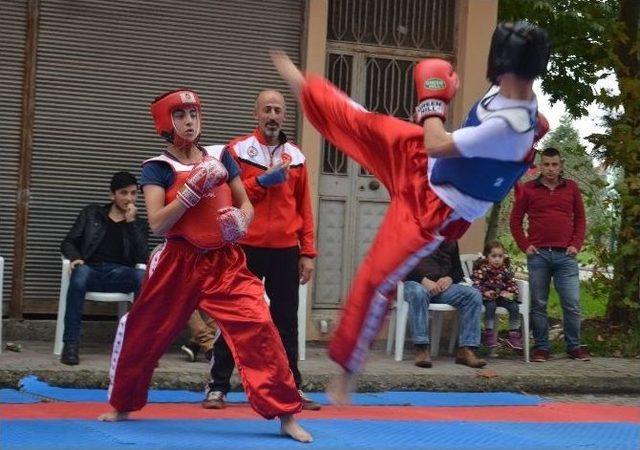 Sokakta Tao Ve Sanda 1