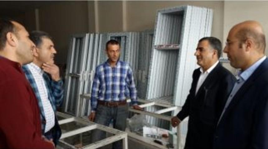 Peker, Tatvan&rsquo;daki Sanayi Esnaflarını Ziyaret Etti