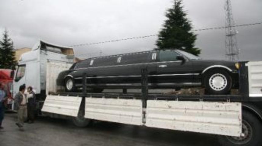 Afyonkarahisarlılar "limuzin"i G&ouml;r&uuml;nce Fotoğraf &Ccedil;ekme Yarışına Girdiler