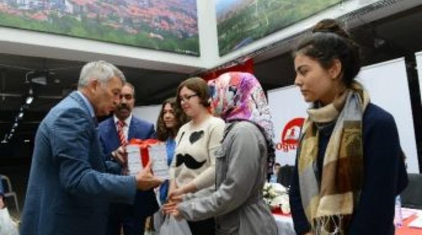 Oğuzata &Ouml;ğrencilerine Kitapları Dağıtıldı