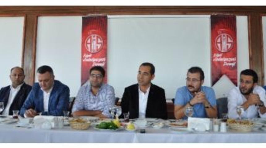 B&uuml;y&uuml;k Antalyaspor Derneği Y&ouml;netimini Tanıtıldı