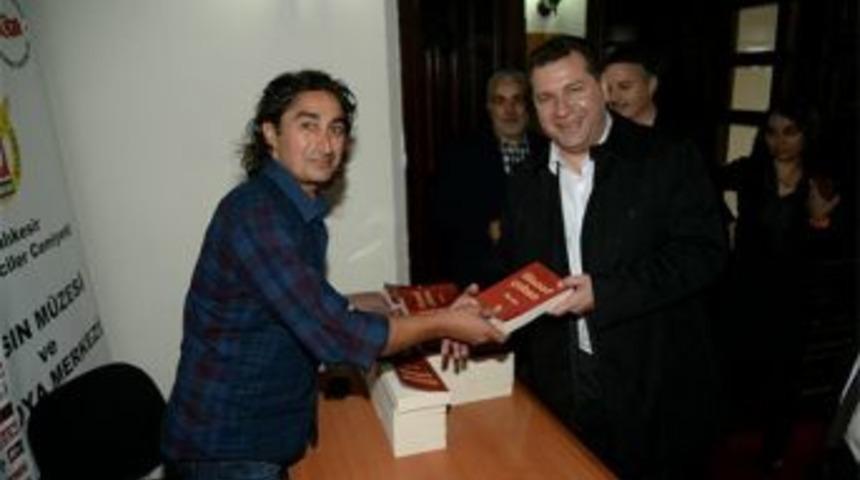 Gazeteci Yazar Erol U&ccedil;ar, Kitapseverlerle Buluştu