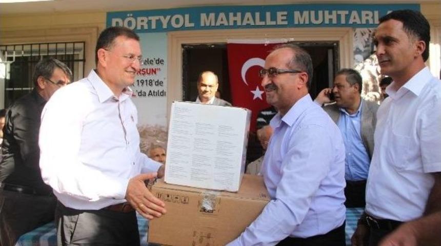 Başkan Savaş, Muhtarlara Bilgisayar Dağıttı