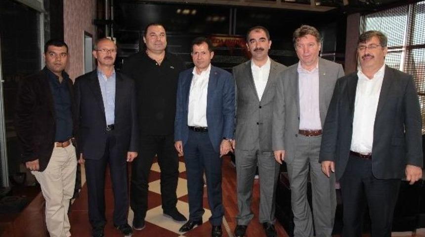 Ak Parti Se&ccedil;im &Ccedil;alışmalarını S&uuml;rd&uuml;r&uuml;yor