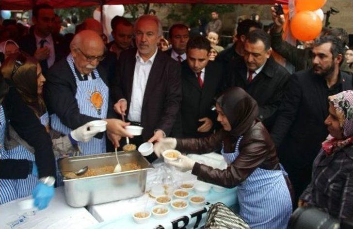 Bakan Avcı, Kütahya’da Aşure Dağıttı, Esnafı Ziyaret Etti G3