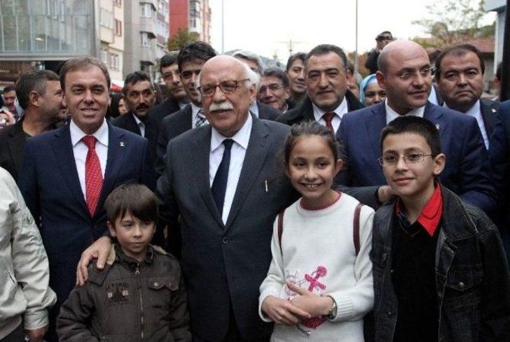 Bakan Avcı, Kütahya’da Aşure Dağıttı, Esnafı Ziyaret Etti G5