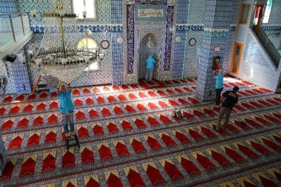 Buca&rsquo;da İhtiya&ccedil; Sahiplerine Yeni Yıl Morali