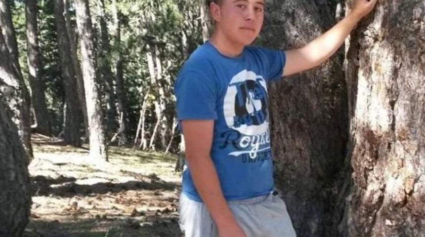 Bursa&rsquo;daki Trafik Kazasında Hayatını Kaybeden 18 Yaşındaki Gen&ccedil; Hisarcık&rsquo;ta Toprağa Verildi