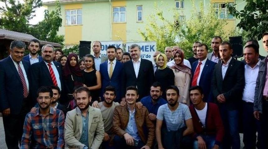 Komek Ailesi İlçelerle Birlikte Büyüyor