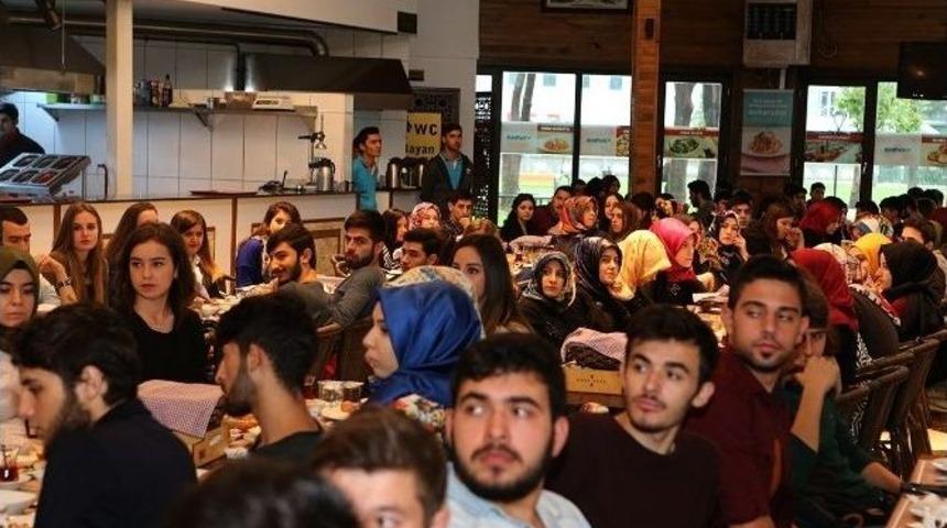 Başkan Zeki To&ccedil;oğlu Kent Konseyi Gen&ccedil;lik Meclisi İle Bir Araya Geldi