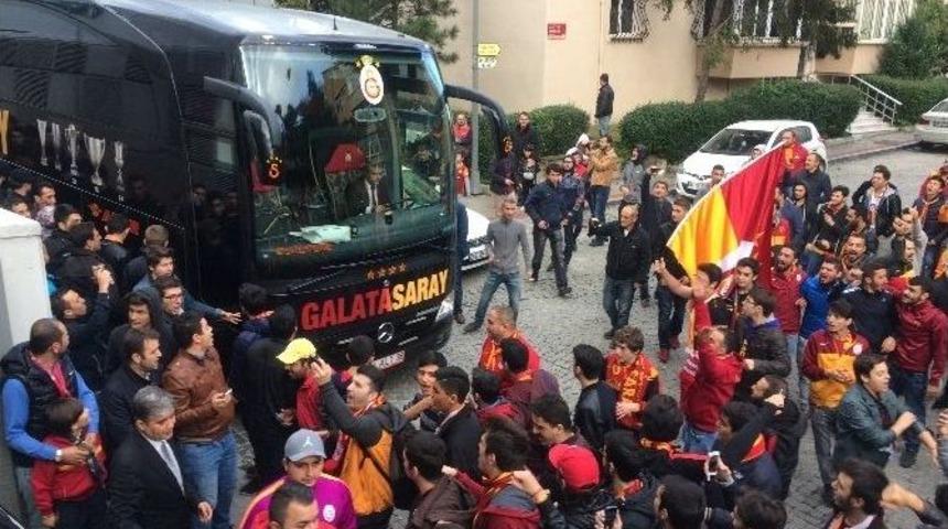 Galatasaray Kafilesi Stadyuma Hareket Etti