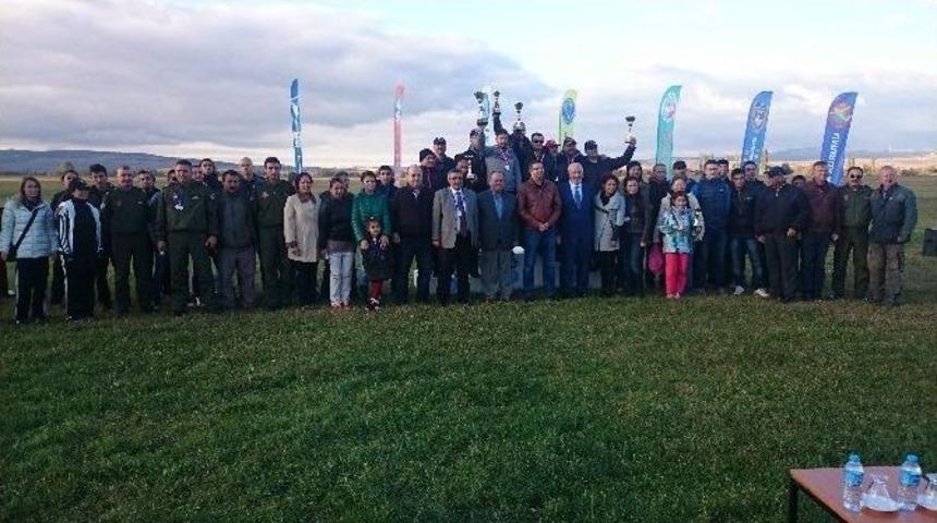 Model U&ccedil;aklar İn&ouml;n&uuml;&rsquo;de Yarıştı