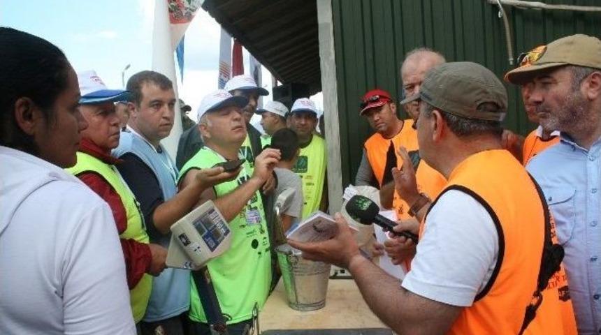 Amat&ouml;r Balık&ccedil;ılar En B&uuml;y&uuml;k Balığı Tutmak İ&ccedil;in Yarıştı