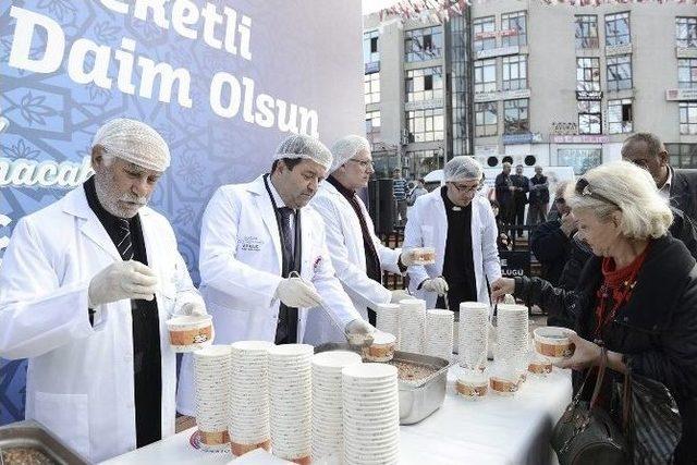 Maltepeli Vatandaşlar Aşureye Doydu