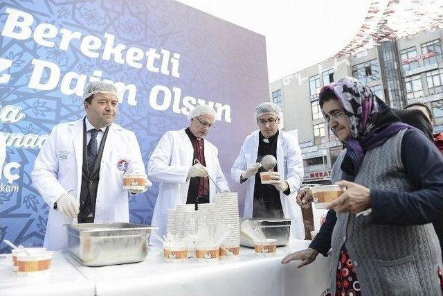 Maltepeli Vatandaşlar Aşureye Doydu