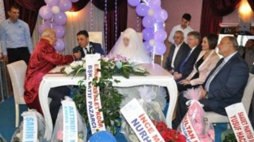 En B&uuml;y&uuml;k Rakibinin Nikahını Kıydı