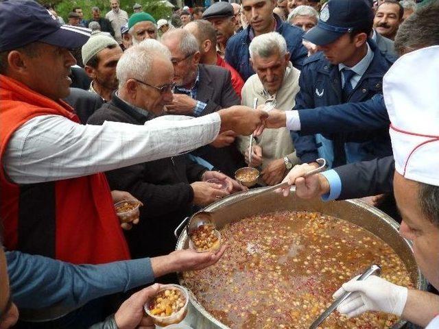 Turhal’da Aşure İkramı