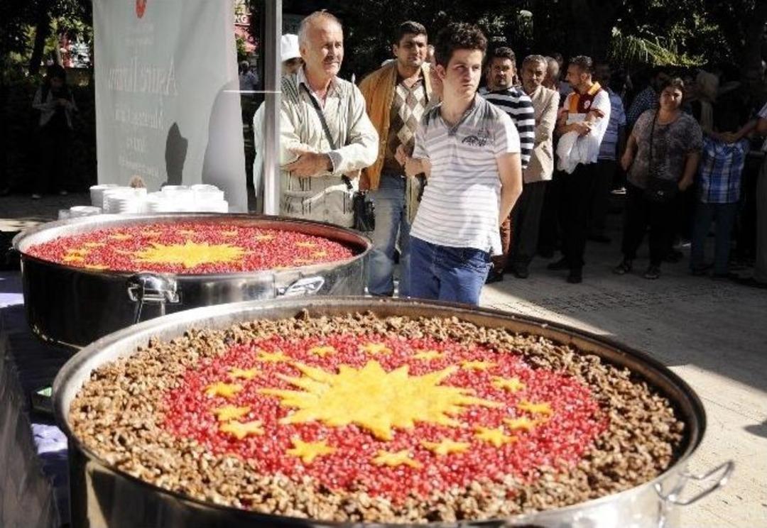 Cumhurbaşkanlığı Antalya&rsquo;da Aşure Dağıttı