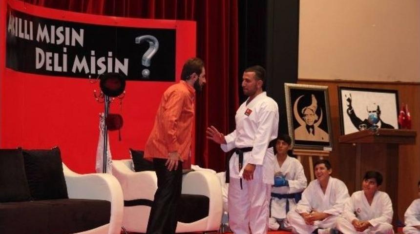 Şizofren Komedyen G&uuml;ld&uuml;rd&uuml;