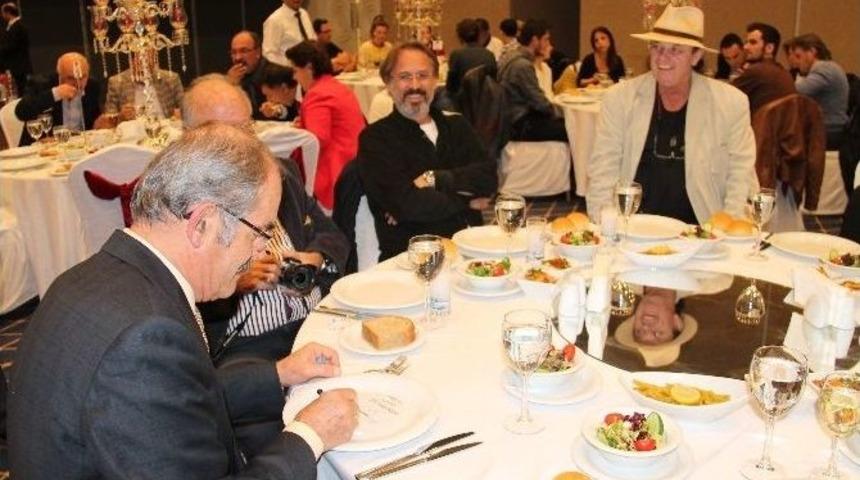 B&uuml;y&uuml;kerşen D&uuml;nyaca &Uuml;nl&uuml; Cam Sanat&ccedil;ılarını Şaşırttı