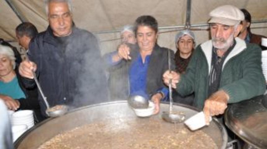 Tunceli Belediyesi 5 Bin Kişiye Aşure Dağıttı