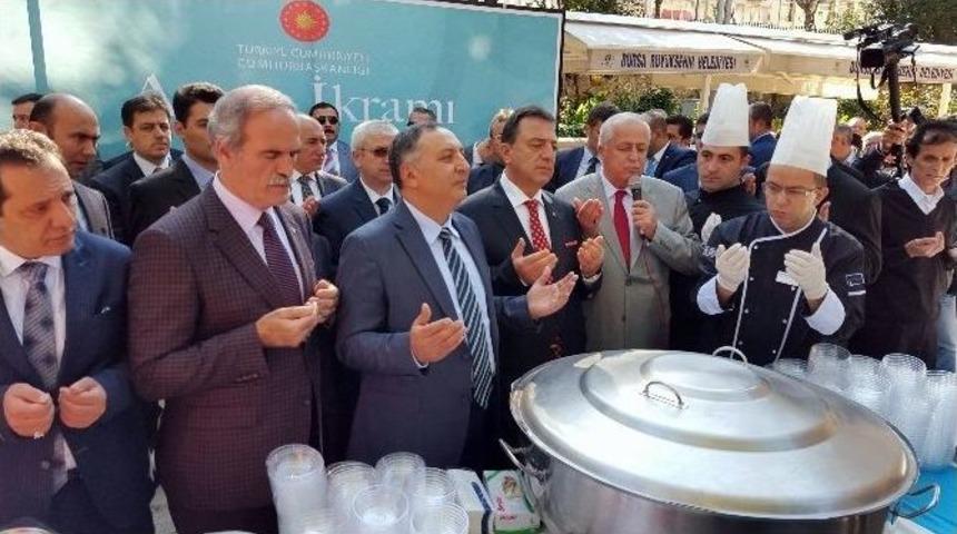 Cumhurbaşkanlığı Bursa&rsquo;da Aşure Dağıttı
