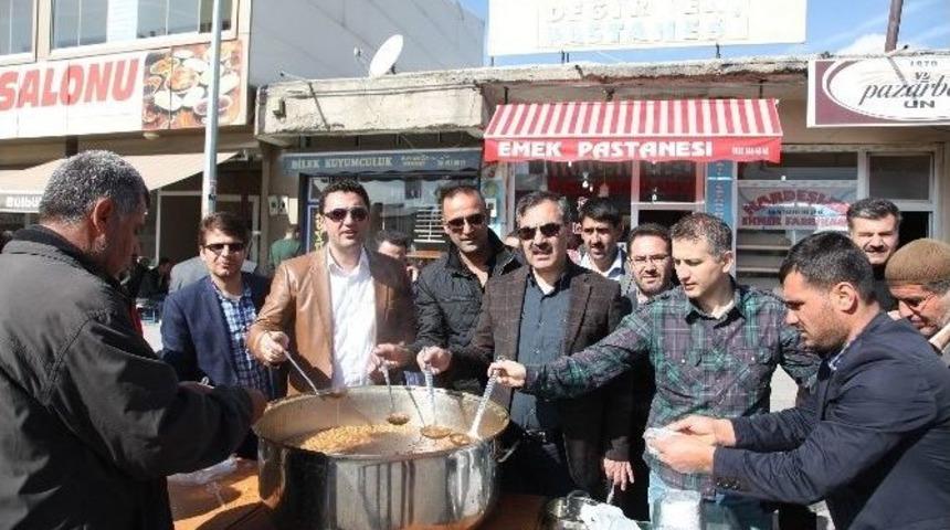 Ahlat&rsquo;ta Bin 500 Kişiye Aşure Dağıtıldı