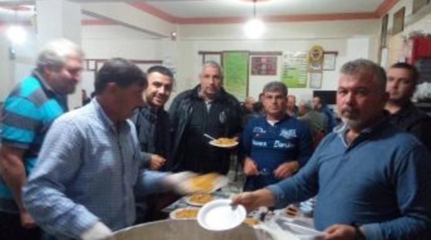 Edremit&rsquo;li Avcılar Muharrem Ayı Nedeni İle Aşure Ve Tavşan Pilavı Dağıttı