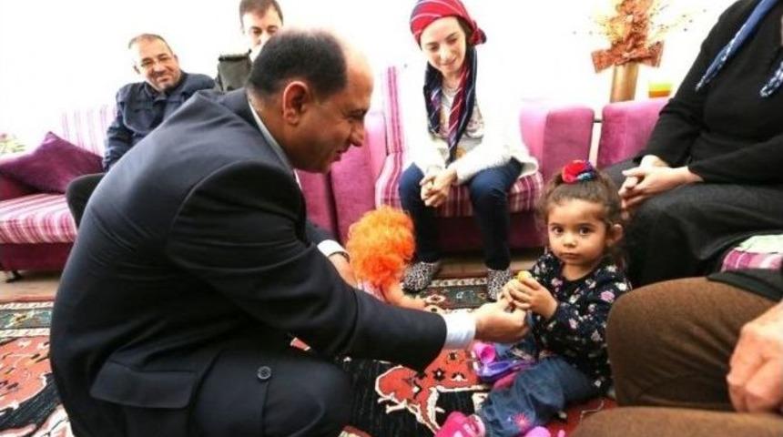 Vali &Ccedil;omaktekin&rsquo;den Şehit Ailesine Ziyaret