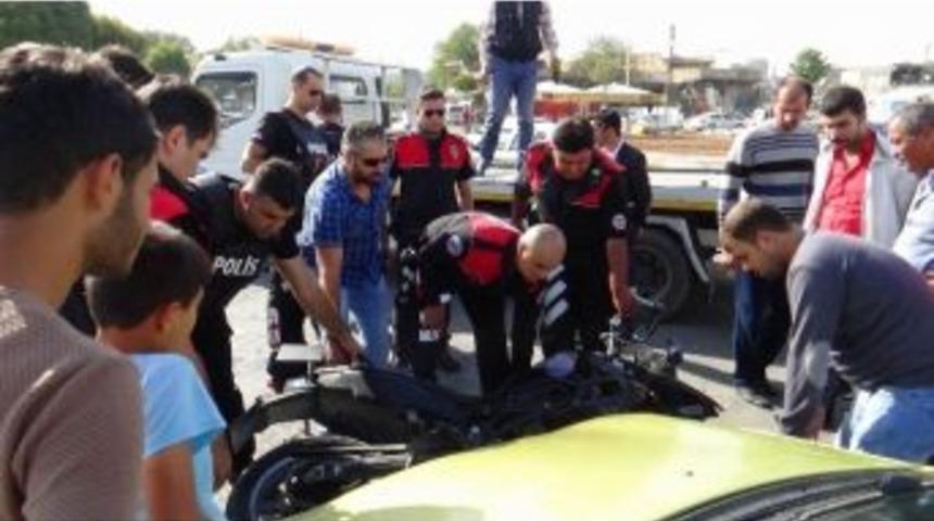 Olaya Giderken Kaza Ge&ccedil;iren 2 Polis Yaralandı