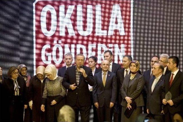 Cumhurbaşkanı Erdoğan’dan Rektör Coşkun’a Eğitime Destek Plaketi