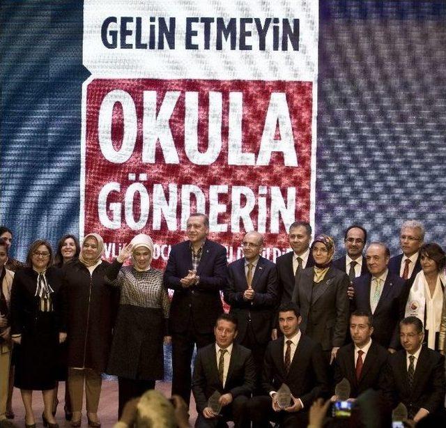 Cumhurbaşkanı Erdoğan’dan Rektör Coşkun’a Eğitime Destek Plaketi