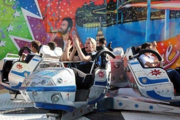 Çocuklar Ve Polisler Lunaparkta Doyasıya Eğlendi G4