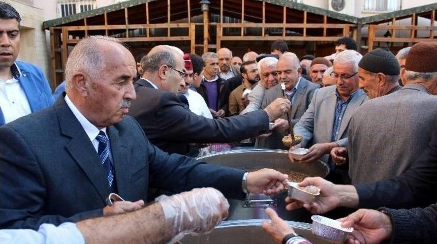 Adıyaman M&uuml;ft&uuml;l&uuml;ğ&uuml; Muharrem Ayı M&uuml;nasebetiyle Aşure Dağıttı