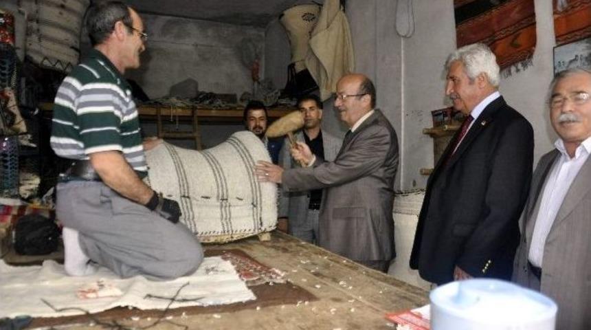 Chp&rsquo;li Bekaroğlu, Kahtalı Esnafları Ziyaret Etti