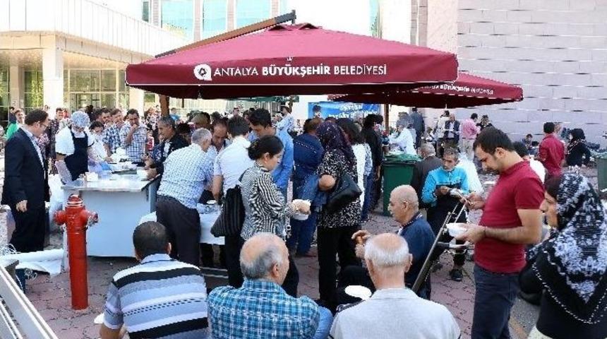 Antalya&rsquo;da 25 Bin Kişiye Aşure İkramı