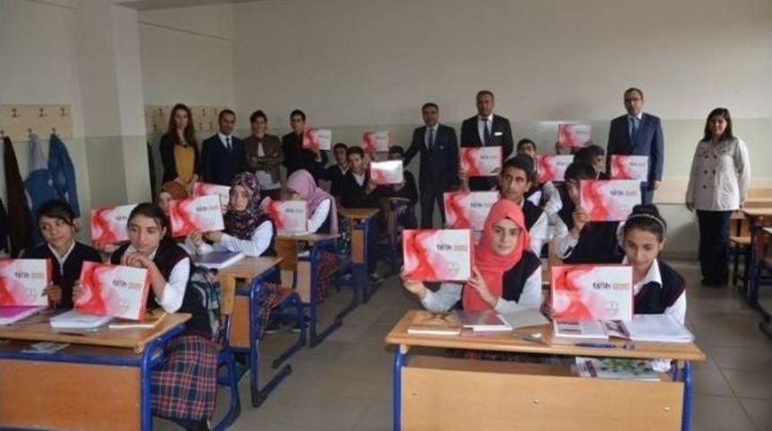 Bulanık&rsquo;ta Tablet Dağıtımı