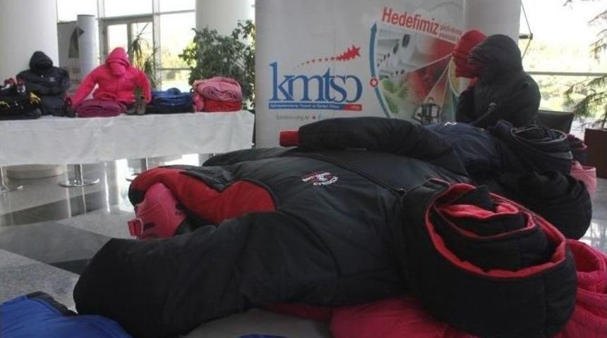 Kahramanmaraş&rsquo;ta &Ouml;ğrencilere Kışlık Giyecek Yardımı