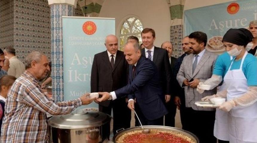 Vali &Ccedil;akacak, Cumhurbaşkanlığı Adına Aşure Dağıttı