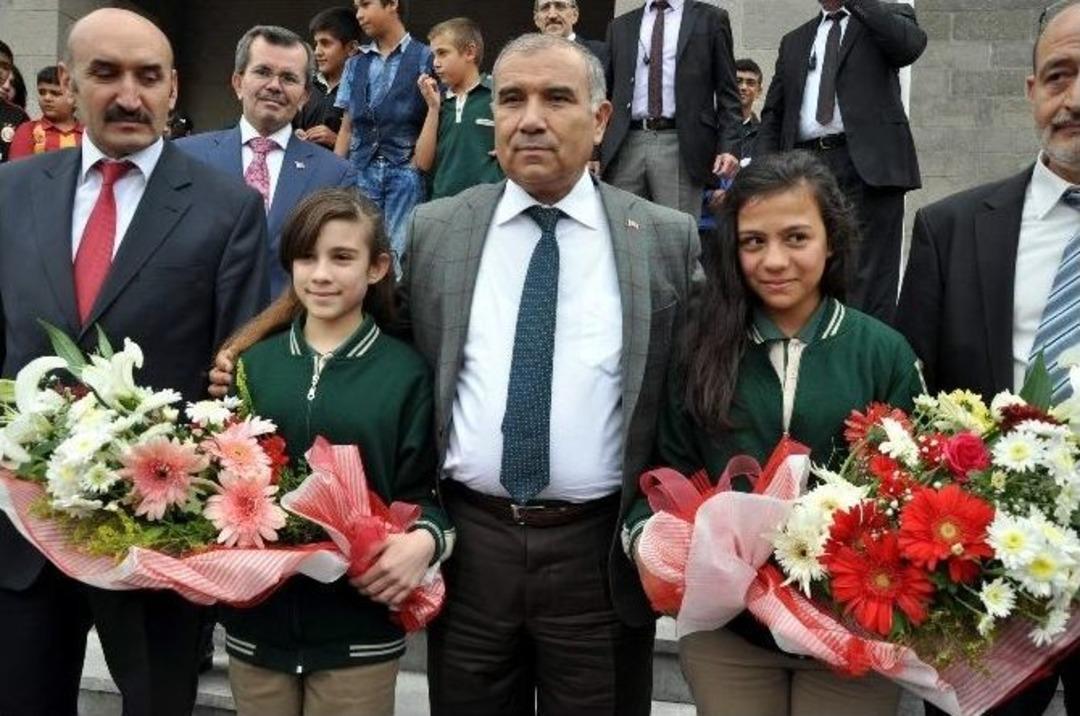 Bakan Alaboyun&rsquo;dan Kendisine Mektup Yazan &Ouml;ğrenciye S&uuml;rpriz Ziyaret