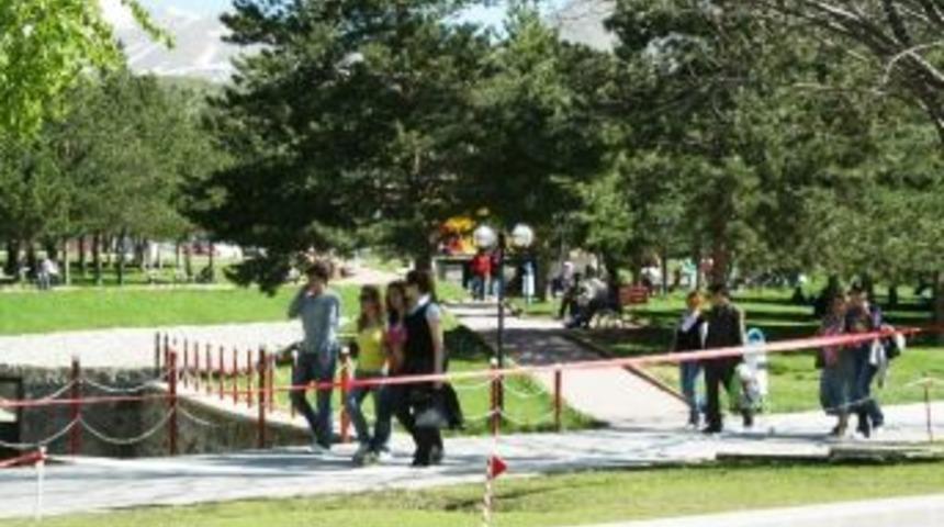 Atat&uuml;rk &Uuml;niversitesi En İyi 15 &Uuml;niversite Arasında