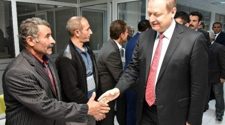 Engelliler Derneğinin A&ccedil;ılışında İstiklal Marşı İşaret Diliyle Okundu