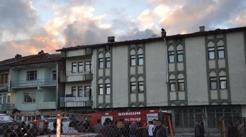 &Ccedil;atı Katında &Ccedil;ıkan Yangın Korkuttu